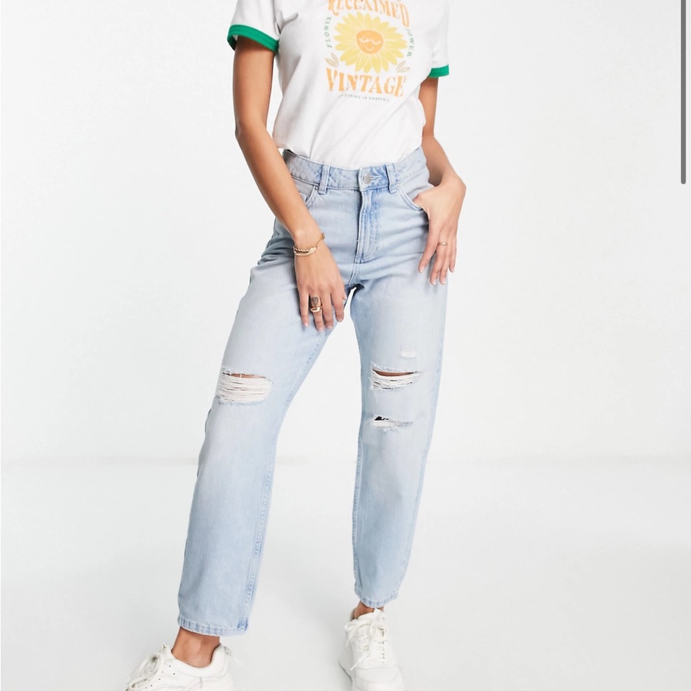 Miss Selfridge Mom high waist ripped jean in lightwash blue